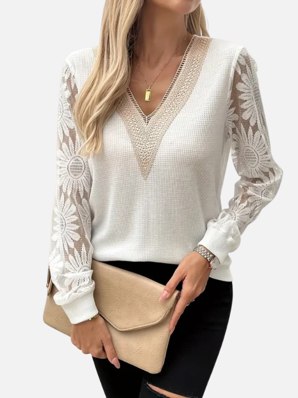 Camilla | V-Hals Bluse med Blondeærmer & Blomster