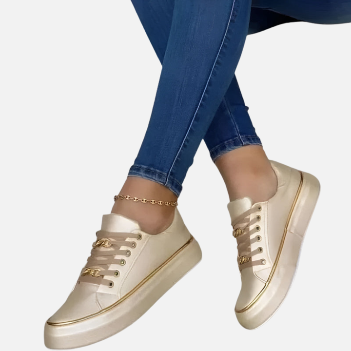 Susanne | Lave Sneakers med Kæde og Metaldetalje
