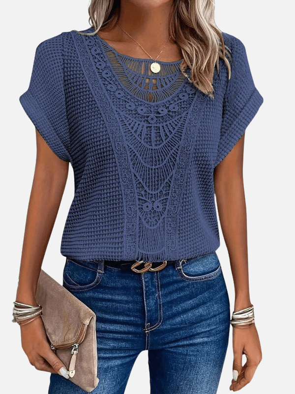 Maria | Vaffelstrik Bluse med Blonde og Rund Hals